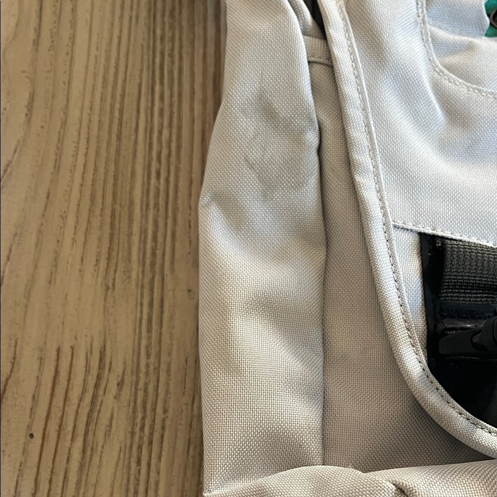 Patagonia Cream Messenger Bag with Black and Teal Accents - Picture 3 of 12